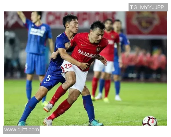 朱辰杰关键解围助力上海申花稳住防线展现球队团结精神