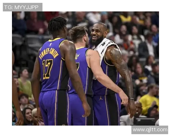 湖人再度力克马刺,詹皇表现引人瞩目 湖人再度力克马刺,詹皇表现引人瞩目