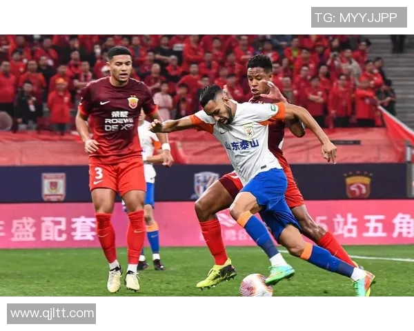 张琳芃在比赛中展现出色防守能力成功抢断对手球权的精彩瞬间分析